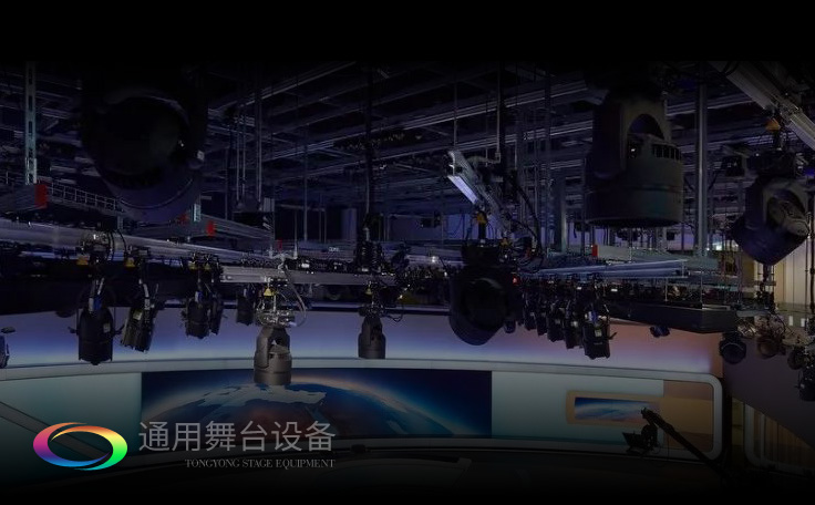 梅州市廣播電視臺演播廳高清升級改造設(shè)備項(xiàng)目完工，通用舞臺舞臺阻燃幕布給您一個(gè)更絢爛的演播廳呈現(xiàn)