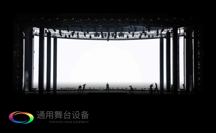 視覺屏幕為主、條狀LED屏幕、燈光設(shè)備及舞臺幕布詮釋當(dāng)下舞臺設(shè)計潮流