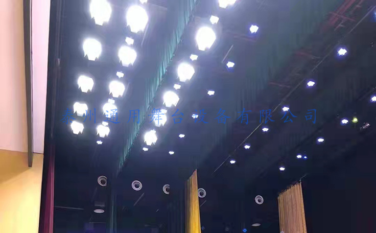 舞臺(tái)機(jī)械核心——舞臺(tái)吊桿!采用蝸輪蝸桿減速系統(tǒng),磨擦系數(shù)小,傳動(dòng)效率高!