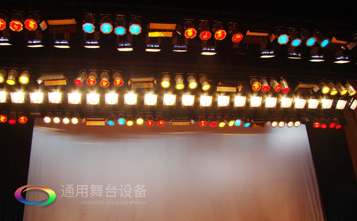 燈光吊桿機(jī)組成(桿體結(jié)構(gòu)、卷揚(yáng)系統(tǒng)和控制系統(tǒng)等)及相關(guān)參數(shù)