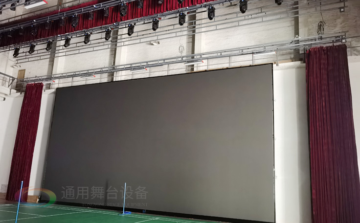 廣州黃花崗禮堂選擇通用舞臺！禮堂幕布、舞臺吊桿、舞臺燈光項目圓滿竣工！