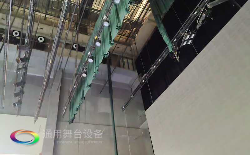 廣西梧州某劇場順利通過項(xiàng)目驗(yàn)收 項(xiàng)目設(shè)計(jì)舞臺機(jī)械、舞臺吊桿系統(tǒng)、專業(yè)燈光系統(tǒng)等